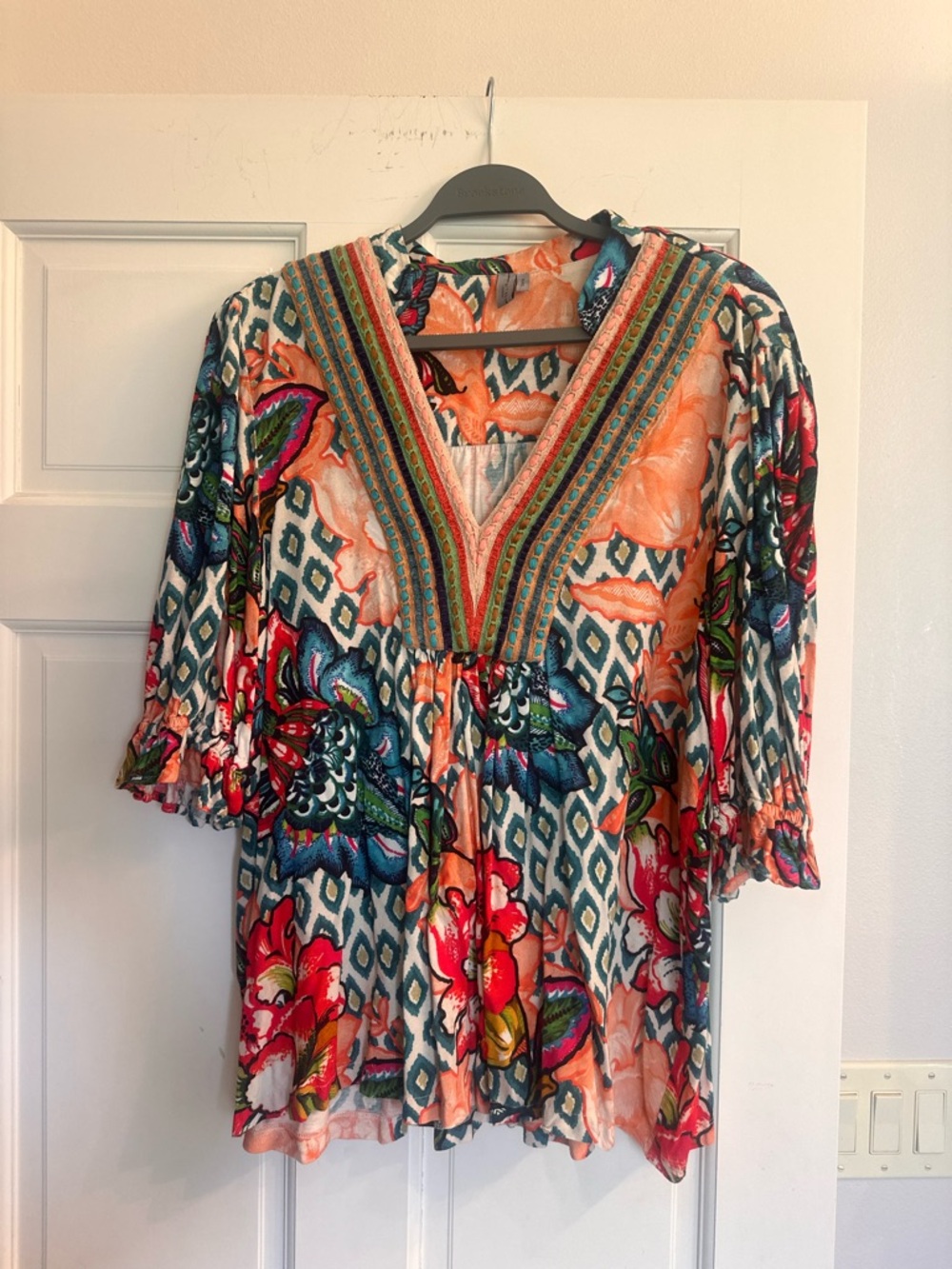 ANTHRO Blink London Floral Multicolor V-Neck Women’s Flowy Top - Picture 3 of 6